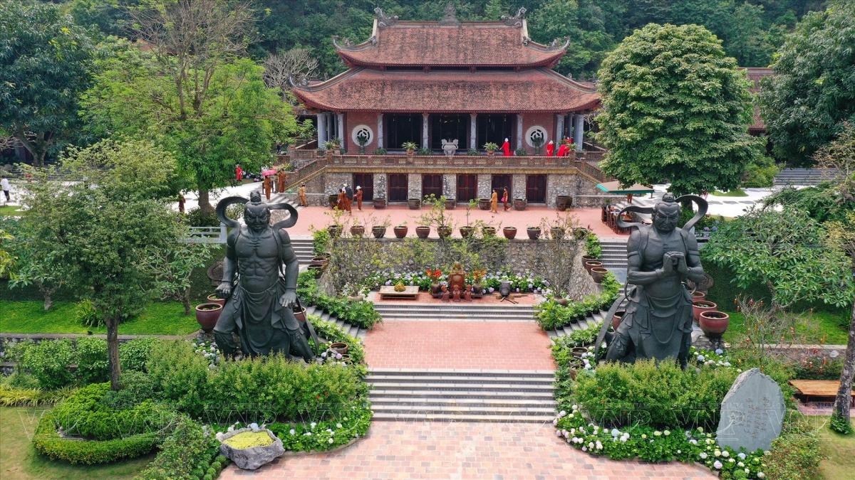 Bai Dinh Pagoda Tour - Dia Tang Phi Lai Tu – Cay Thi Pagoda 1 day