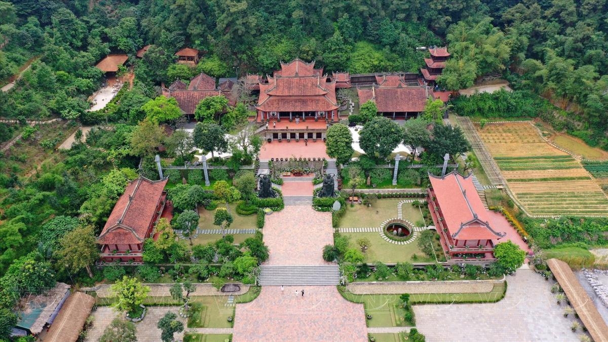 Bai Dinh Pagoda Tour - Dia Tang Phi Lai Tu – Cay Thi Pagoda 1 day
