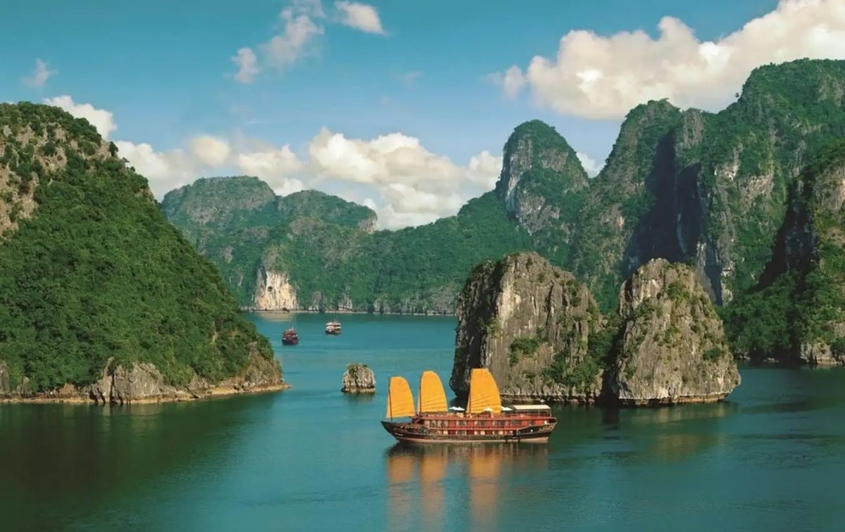 Ha Long - Yen Tu 2 days 1 night tour