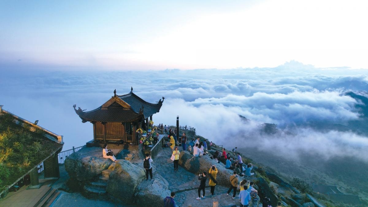 Ha Long - Yen Tu 2 days 1 night tour