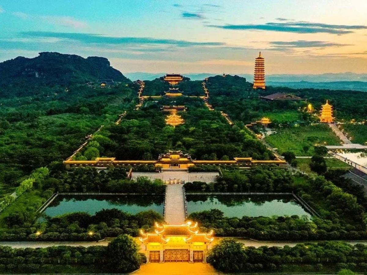 Bai Dinh Pagoda Tour - Dia Tang Phi Lai Tu – Cay Thi Pagoda 1 day